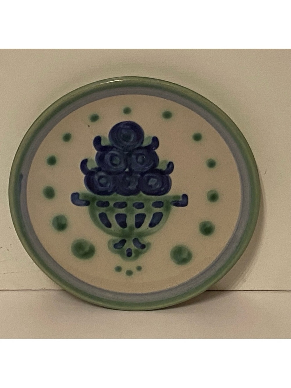 M A HADLEY PLATE POTTERY BLUE WHITE GREEN BLUEBERRY BOUQUET HOME DINING DINNER